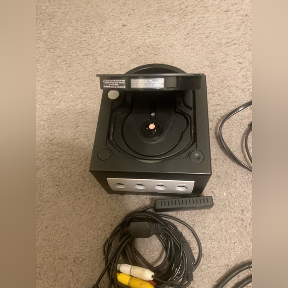 Nintendo GameCube Console Lot; 3 games, 2 controllers, memory card, hdmi adapter - Picture 7 of 10